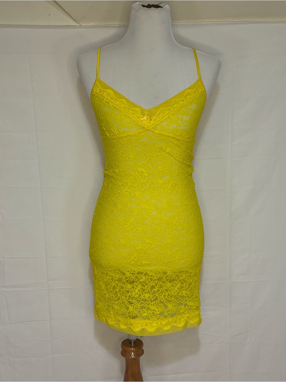 Y2K Victoria’s Secret yellow lace slip dress size small